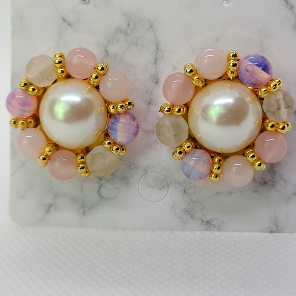 Elegant Fuax Pearl and Pink Beaded flower Earrings vintage style - Picture 8 of 17